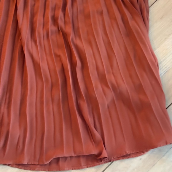 Listicle Pleated Maxi Skirt - Size Large -
NWOT - Picture 2 of 2